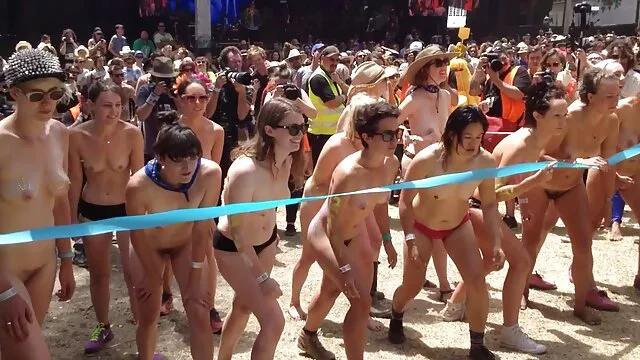 פורנו בחינם ללא רישום  גבר כהה עור מלקק נרתיק של סרטי סקס חינם אמא בחורה.