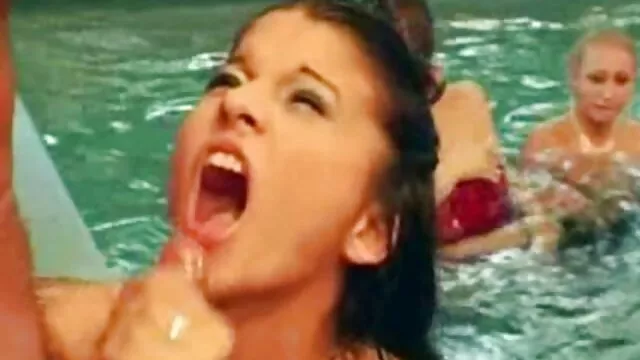 פורנו בחינם ללא רישום  גברים קירחים חברים סרטי סקס חינם לאייפון רציניים לשים בילדה צעירה.