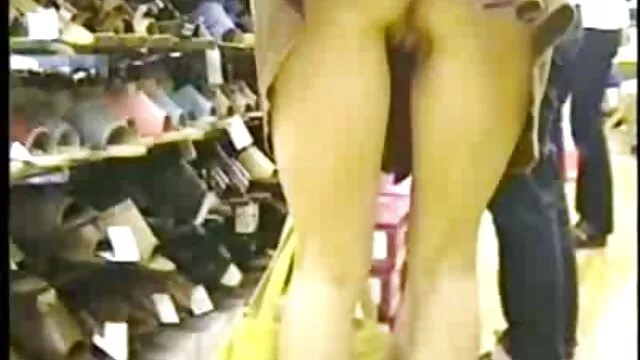 פורנו בחינם ללא רישום  חבר בשירותים מוצץ כסף. סקס חינם ערביות
