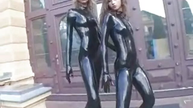 פורנו בחינם ללא רישום  האחות עושה סקס סרטי פורנו לצפייה ישירה אנאלי.