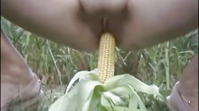 פורנו בחינם ללא רישום  בחור סקס אנלי חינם שרירי עם קעקועים מזיין בלונדיניות.