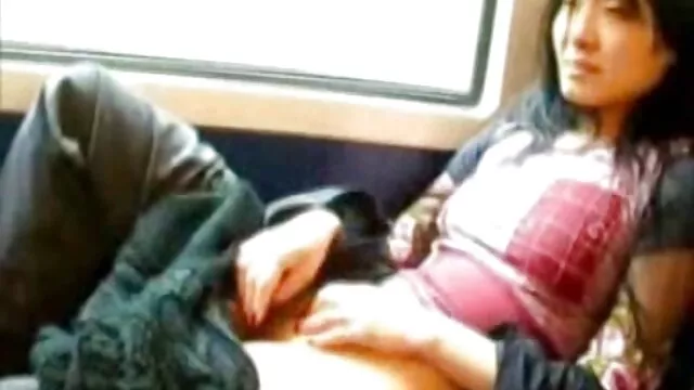 פורנו בחינם ללא רישום  מתכנת סרטי פורנו לצפיה בחינם מענה בחורה על ידי זחילה התחת שלה.
