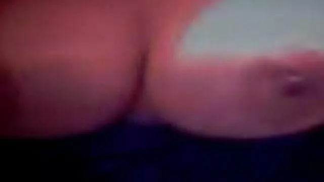 פורנו בחינם ללא רישום  בחורה בבגדים יפים מלטפת סרטוני פורנו לצפייה ישירה את הנרתיק שלה.