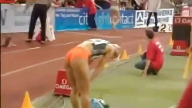 פורנו בחינם ללא רישום  הלקוח סרטי סקס חדשים חינם נותן מעסה.