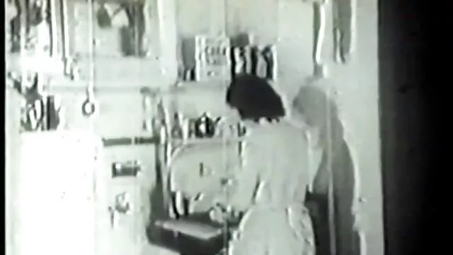 פורנו בחינם ללא רישום  גבר מזיין את המעסה. מורה מזדינת
