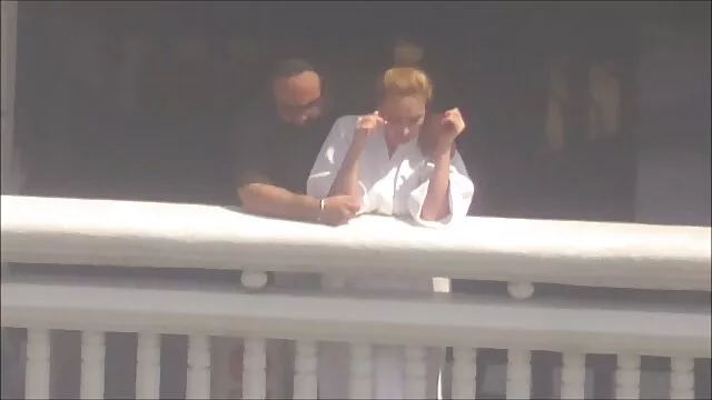 פורנו בחינם ללא רישום  לטינית מזדיינת עם אישה לבנה. סרטי סקס מבוגרות חינם