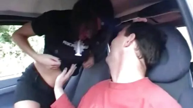 פורנו בחינם ללא רישום  זין דומינה סקס חינם של גבר מוצץ גוף גדול.