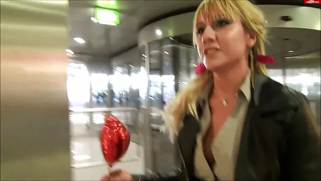 פורנו בחינם ללא רישום  למשש את הזין של התלמידים למען הרפיון. סרטים לצפייה ישירה פורנו