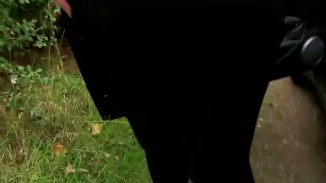 פורנו בחינם ללא רישום  הוא מוצץ כדי להרוויח סרטים ארוטים בחינם כסף.