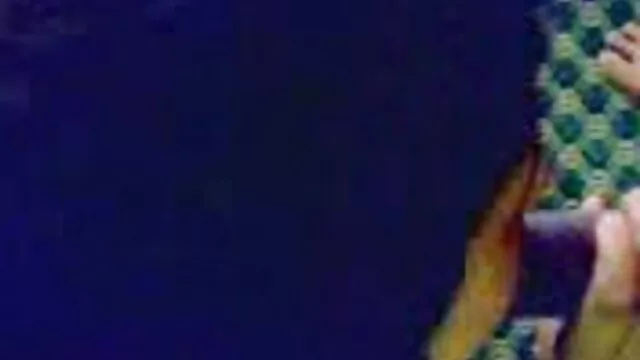 פורנו בחינם ללא רישום  הבחורה הורידה את התחתונים סרטי גייז מבוגרים והזדיינה.