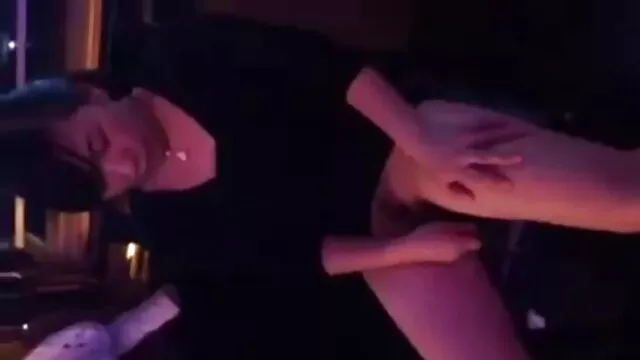פורנו בחינם ללא רישום  האיש הקירח דופק בלונדינית עם פאלוס סרטי סקס תותה חינם גדול.